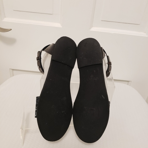 VINCE BLACK & WHITE "Sawyer" Sandals, Size 9 = 40, Stylish Flats Sleek - Picture 5 of 12